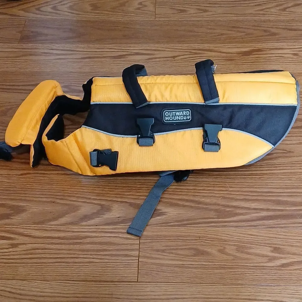 Outward Hound Granby Life Jacket for Dogs Sz M 30-55lbs Girth 21-27